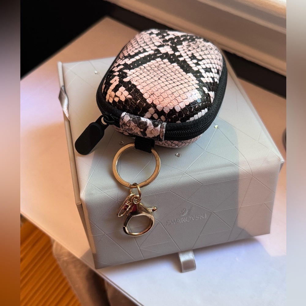 🐍✨ Ellie Rose Snakeskin Earbuds Case – Chic Organization On the Go ✨🐍